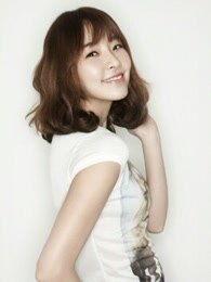 郑柔美的个人资料,多才多艺的韩国女演员，从校园女神到影视界璀璨星辰