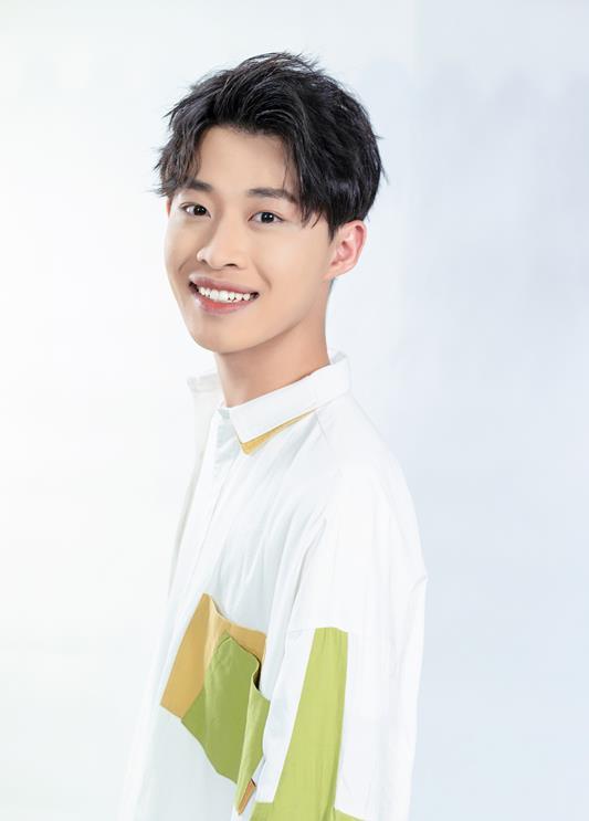 谢明皓背景,从平凡少年到璀璨明星的蜕变之路